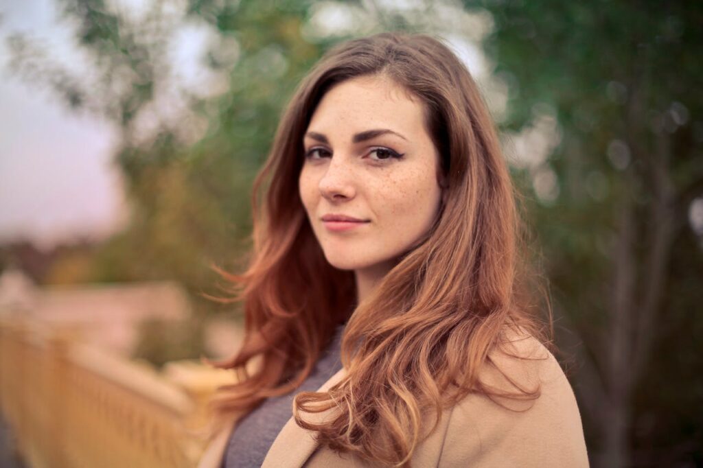 Abbey Hoes en haar stille kracht op het scherm